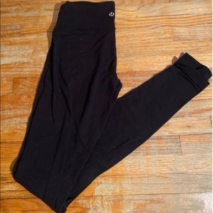 Black lululemon leggings
